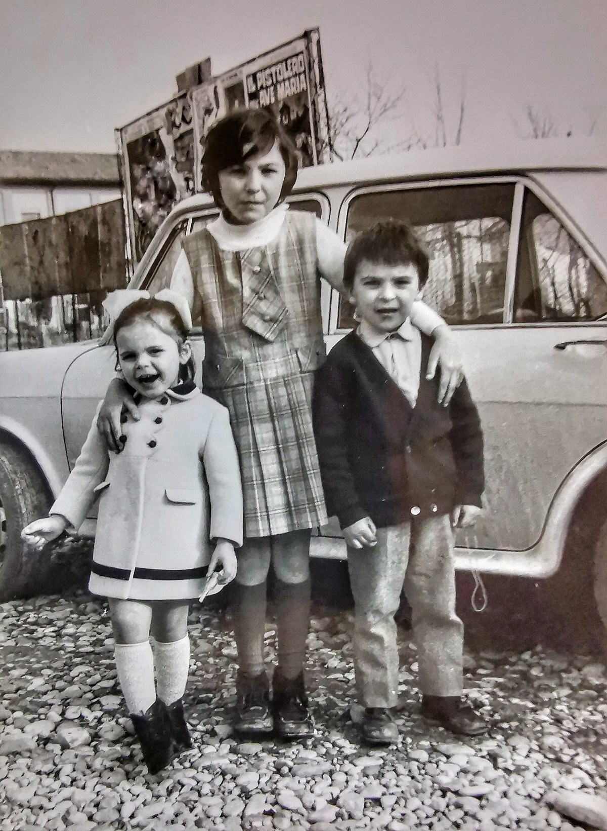 tre bambini, foto bianco e nero